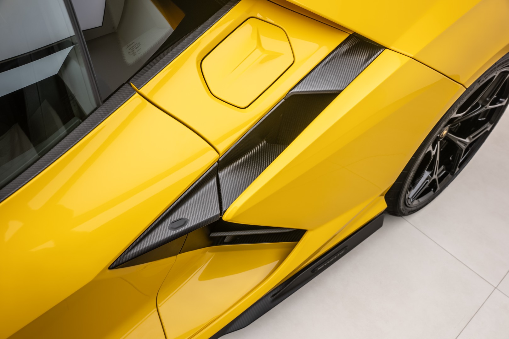 2025 LAMBORGHINI REVUELTO - 485